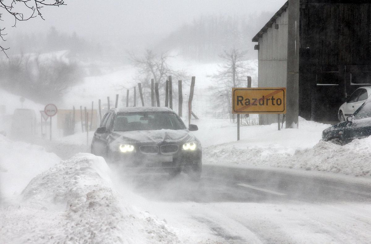 Vreme jo je tokrat zagodlo predvsem voznikom na Notranjskem, Primorskem in Dolenjskem. Foto: BoBo
