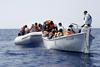 Smrt 25 prebežnikov na krovu italijanskega patruljnega čolna
