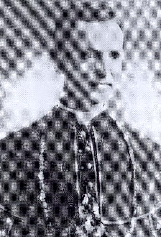 3.	Dr. Janez Gnidovec, rektor škofovih zavodov in ravnatelj tamkajšnje gimnazije, je zavod srečno pripeljal skozi leta prve svetovne vojne.