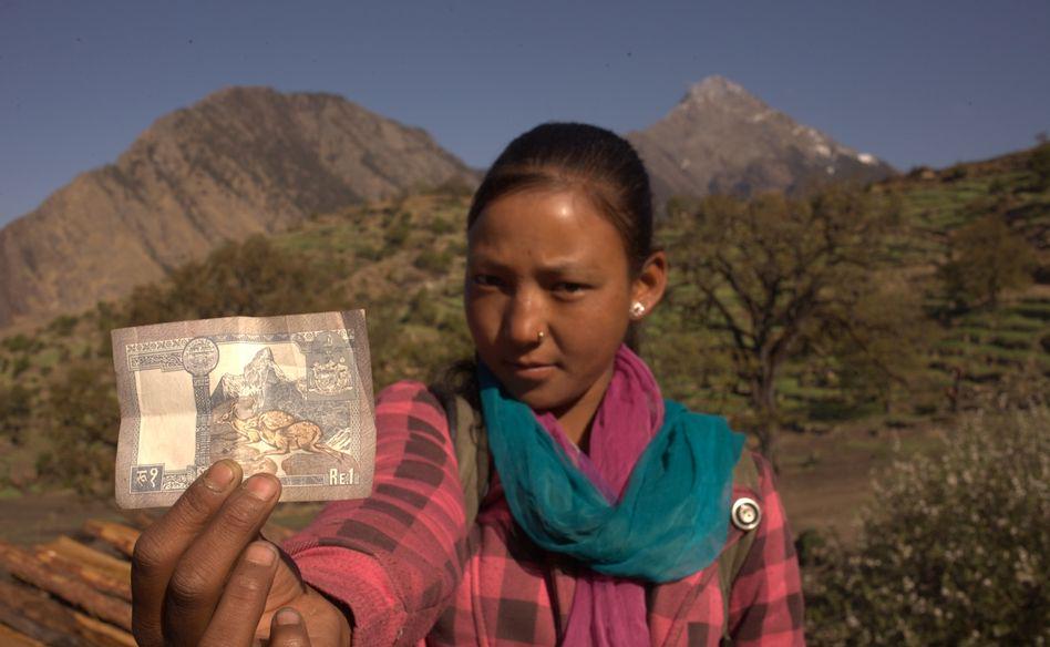 Vas Chankheli Lek, v kateri živi Sunakali, je na višini 4.500 metrov in je upodobljen tudi na denarju.