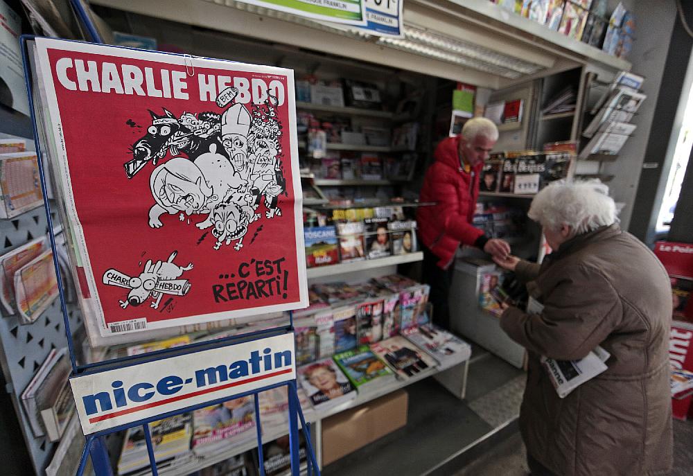 Tokratna številka Charlie Hebdoja je izšla v nakladi 2,5 milijona izvodov. Foto: Reuters