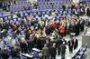 Nemški parlament potrdil podaljšanje pomoči Grčiji