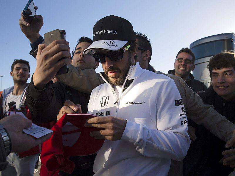Fernando Alonso bo po mnenju Gerharda Bergerja kariero v formuli ena sklenil pri McLarnu. Foto: EPA