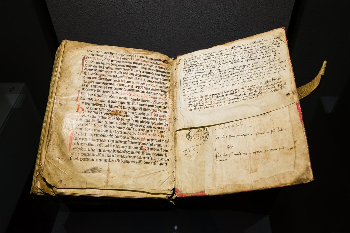 na zadnji notranji platnici kodeksa Evangeliarija s 151 listi je ohranjena načrt za pridigo v slovenščini, kar je najstarejše slovensko besedilo v hrambi slovenskih arhivov (okoli 1450).