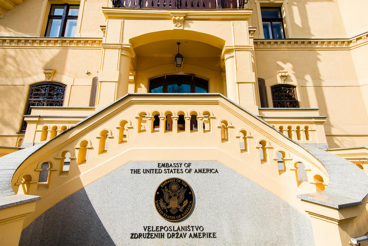 Veleposlaništvo ZDA v Ljubljani je zatrdilo, da se v dvostranski spor njihova država ne vmešava. Foto: MMC/Miloš Ojdanić