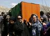 V Afganistanu ženske pokopale žensko, ki so jo do smrti pretepli moški