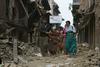 V Nepalu nad 3.200 mrtvih. Pomoč že prihaja.