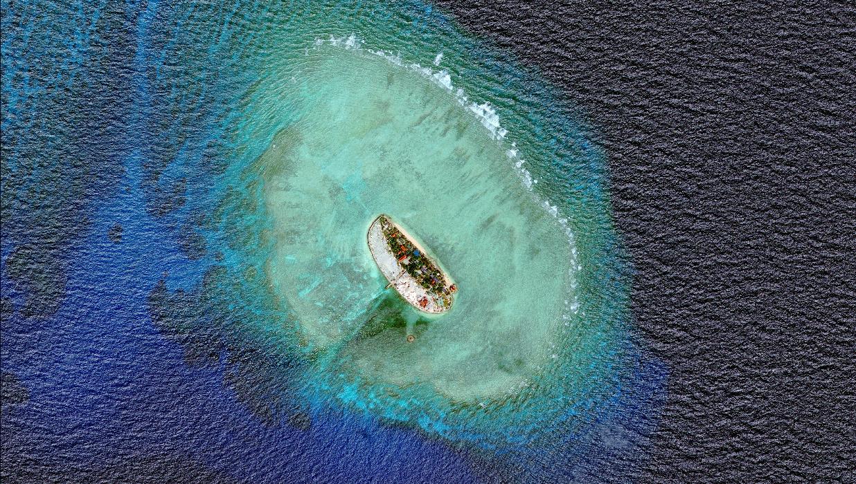Eden izmed številnih otokov, ki jih je v zadnjem letu dni ustvarila Kitajska. Foto: Reuters