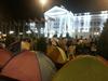 Makedonija: Protestniki pred vlado preživeli prvo noč