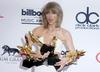 Foto: Taylor Swift zasenčila konkurenco na Billboardovih nagradah
