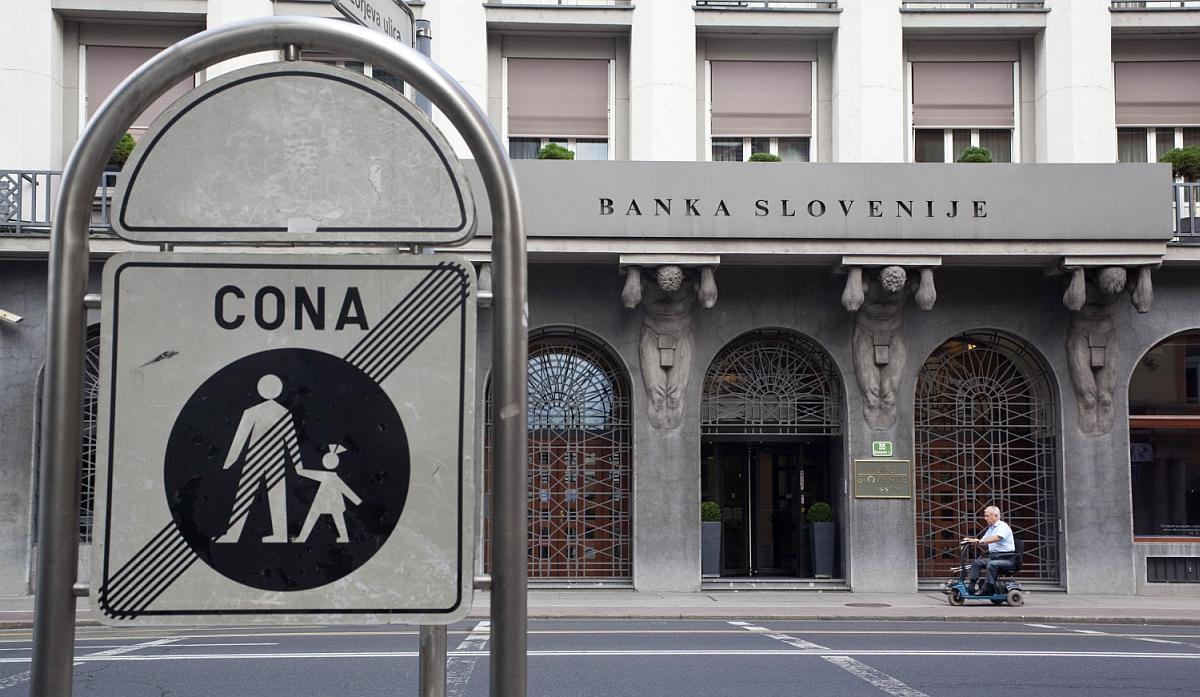 Ministrstvo: O sprostitvi kreditiranja prevbivalstva se odloča Banka Slovenije