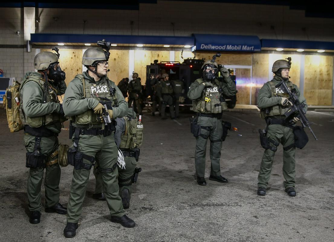 Militarizirana policija v ZDA. Foto: EPA