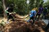 V Maleziji odkrili 139 grobišč in 28 taborišč tihotapcev ljudi