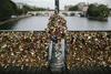 Za Pariz breme ljubezenskih ključavnic postalo pretežko