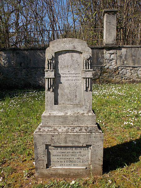 Grob topniškega poročnika Bernharda Rothfelda na avstro-ogrskem vojaškem pokopališču v Sežani