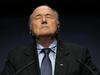 Blatter ni odstopil, le mandat je dal na voljo drugim