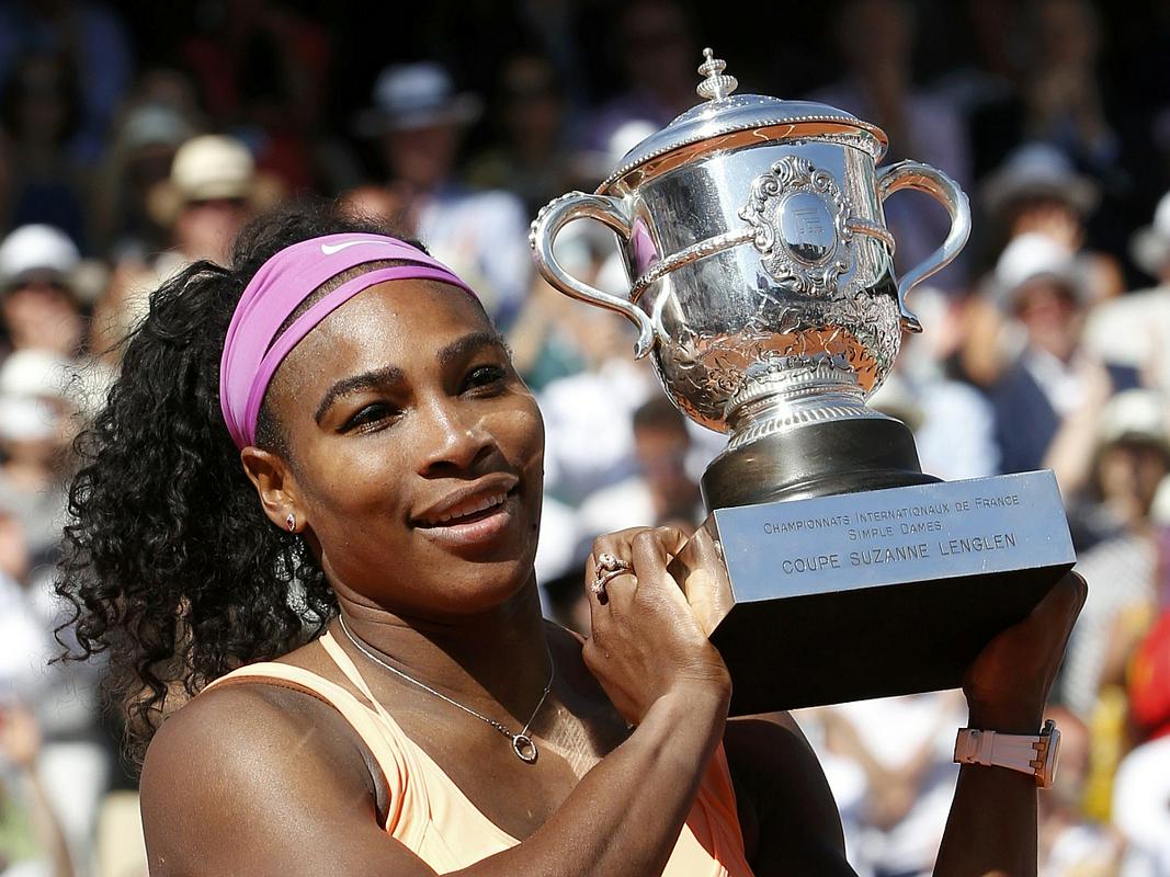 Serena Williams je kljub bolezni, ki jo je mučila na letošnjem pariškem pesku, prišla do svoje dvajsete lovorike na štirih največjih teniških turnirjih na svetu. Pred njo sta le Avstralka Margaret Court (24) in Nemka Steffi Graf (22). Foto: Reuters