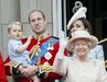 Foto: Parada v čast kraljičinim 89 letom, a največ oči uprtih v Georgea