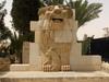 Starodavni kip leva v Palmiri nova žrtev IS-ja