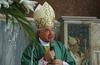 Nekdanji papeški nuncij v bolnišnico pred začetkom sojenja zaradi zlorab