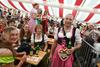 Bavarci znova brez rekorda v nošnji tradicionalnih dirndlov