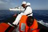 Ob libijski obali potonil čoln - pogrešanih več kot 200 ljudi