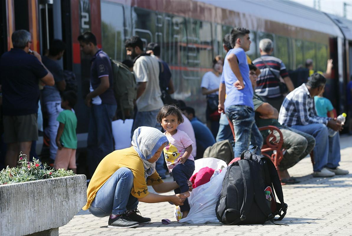 V nekaterih slovenskih strankah menijo, da bi morala mednarodna skupnost reševati begunsko krizo na ozemljih v bližini domov beguncev. Foto: Reuters