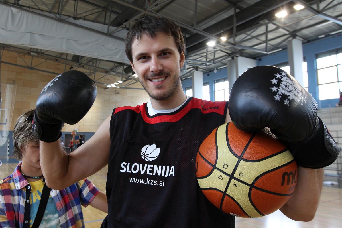Boštjan Nachbar ima širok spekter zanimanja: od košarke in boksa do vesolja. Foto: www.alesfevzer.com