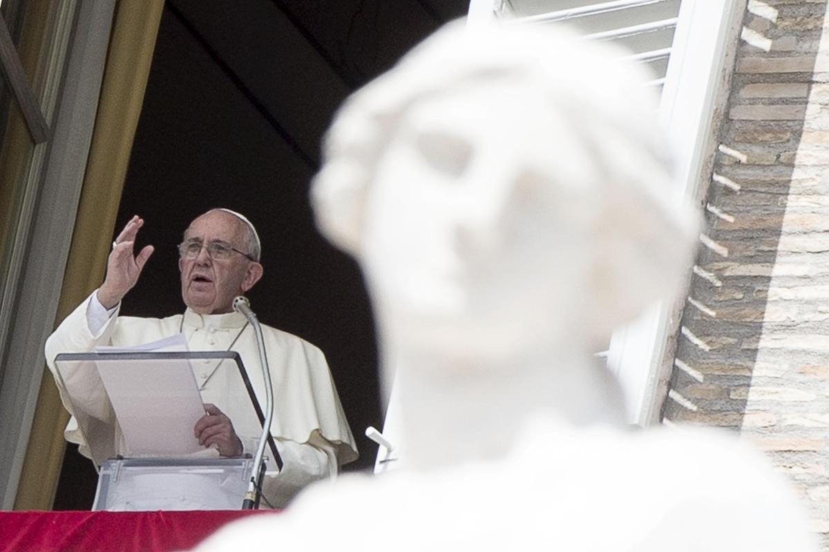 Papež se je v nedeljskem nagovoru dotaknil tragične usode beguncev. Foto: EPA