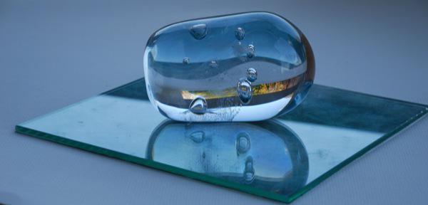 Anka Krašna: Ujeti zrak, 2012/2015, olje na platnu, steklo, steklena plastika / konceptualni projekt, 15 × 30 × 30 cm 