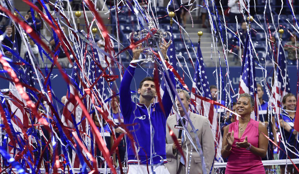 Novak Đoković je osvojil že deseti grand slam. V tem ritmu se tudi rekordnih 17 Rogerja Federerja ne zdi nedosegljivih. Foto: EPA