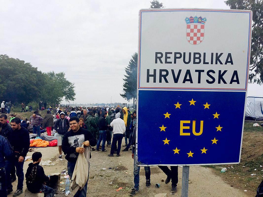 Delovna skupina za azil in Delavska svetovalnica sta podali poziv Sloveniji k prenehanju vračanja prebežnikov na Hrvaško. Foto: Reuters