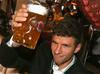 Foto: Bayernovci pred derbijem na pivsko zabavo na Oktoberfest