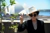Yoko Ono zapustila bolnišnico - ne kap, le huda gripa