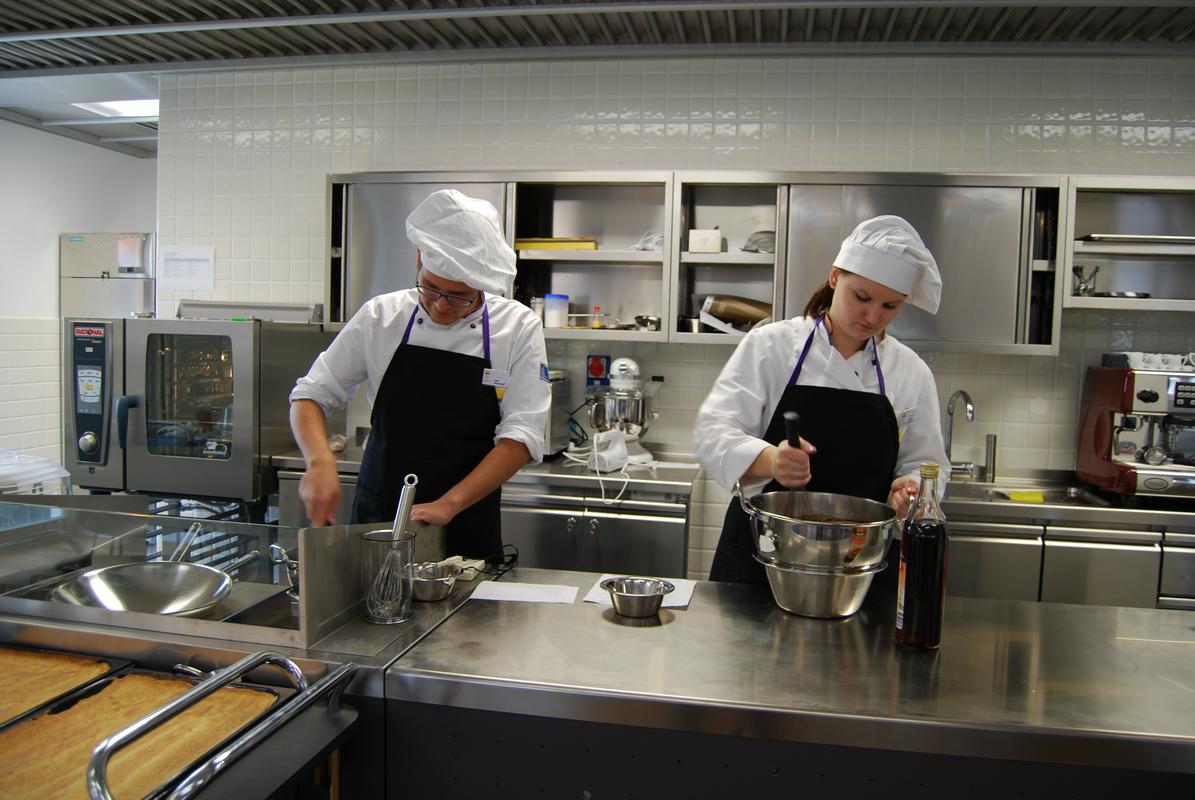 V demonstracijski kuhinji centra KULT316 se bodo urili dijaki in študenti na BIC-u Ljubljana, gostili bodo strokovnjake s področja kulinarike, obenem pa izobraževali javnost o novih smernicah in tehnikah dela v kuhinji. Foto: Center kulinarike in turizma KULT316