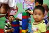Kitajska po 36 letih opušča politiko enega otroka