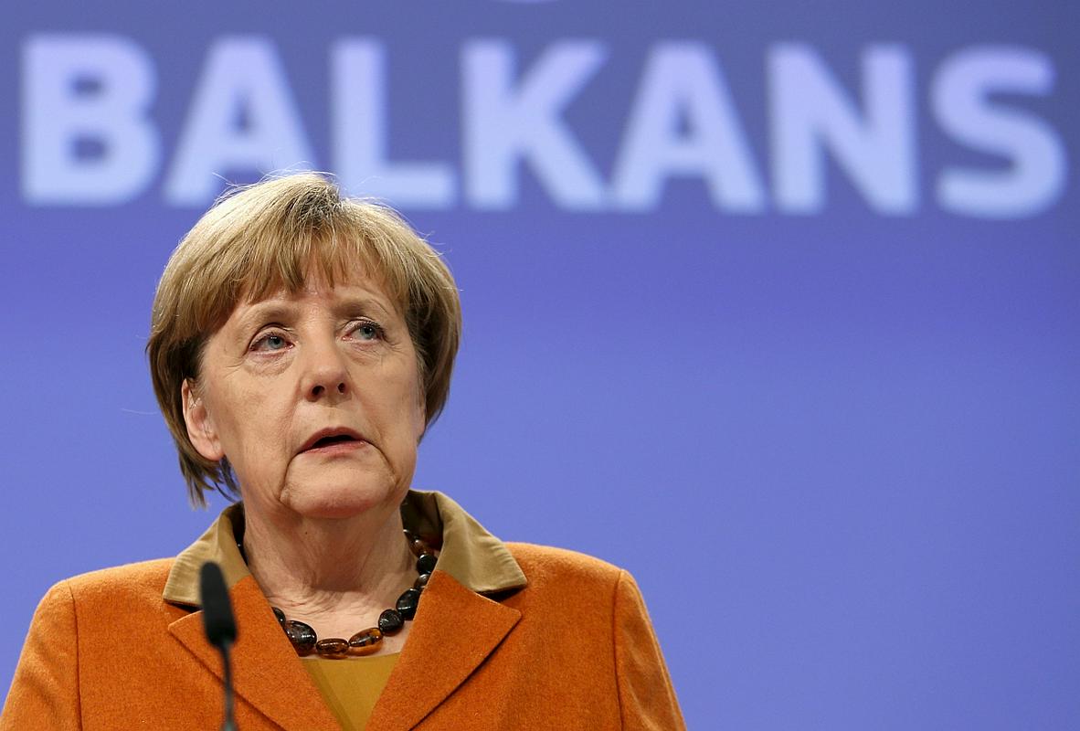 Nemška kanclerka se sooča z vedno večjimi pritiski zaradi politike do prebežnikov, napetosti pa rastejo tudi znotraj koalicije. Foto: Reuters