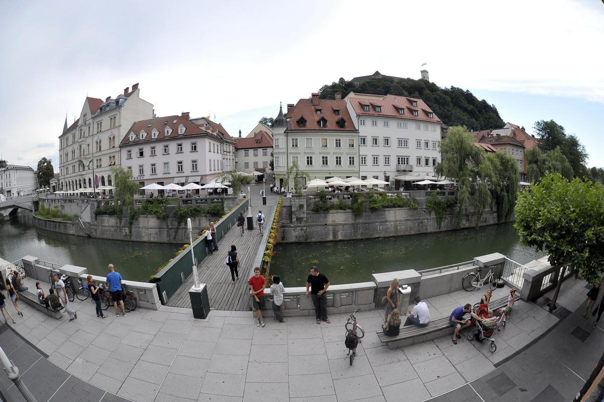 V Ljubljani in okolici zaznavajo povečano povpraševanje in višje cene nepremičnin tudi zaradi turističnega obiska in s tem povečanega obsega kratkotrajnega oddajanja. Foto: BoBo