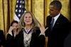 Foto: Obama izjemni Barbri Streisand podelil medaljo svobode