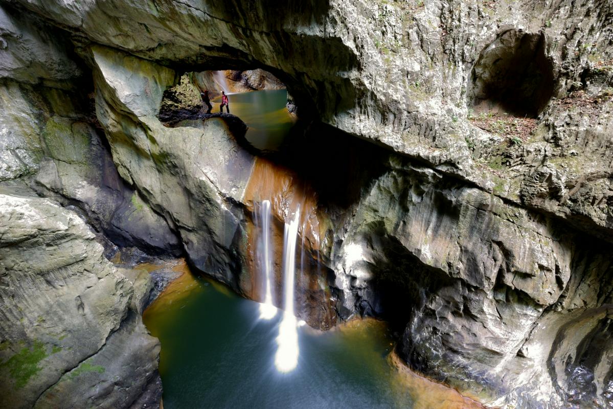 Škocjanske jame obiskovalce sprejemajo že 200 let. Foto: Borut Lozej