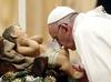 Papež pri novoletni maši pozval h koncu brezbrižnosti