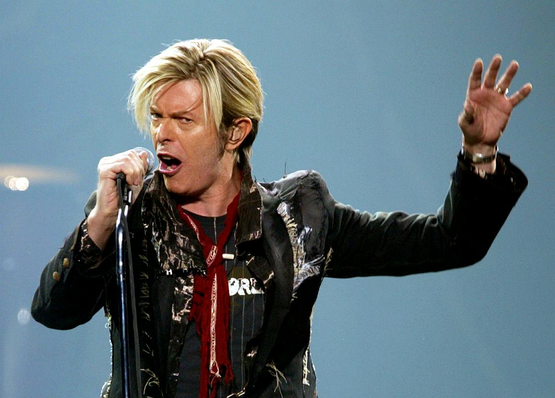 David Bowie se je s svojim edinstvenim glasbenim slogom v več kot 50-letni karieri utrdil kot ena največjih glasbenih ikon. Foto: Reuters
