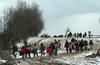 Foto: Južna Evropa v primežu mrazu, ki od poti ni odvrnil prebežnikov