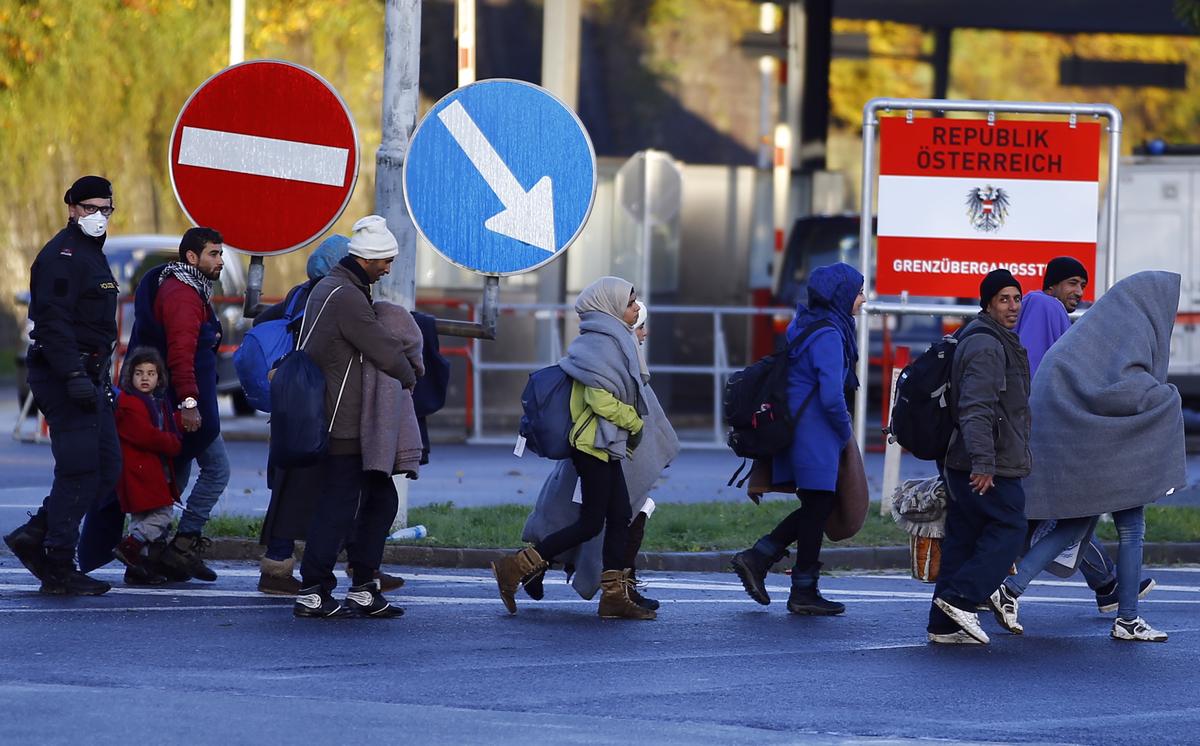 Avstrija je januarja dnevno sprejemala okoli 3.000 prebežnikov. Foto: Reuters