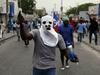 Foto: Po množičnih protestih na Haitiju predsedniške volitve prestavljene
