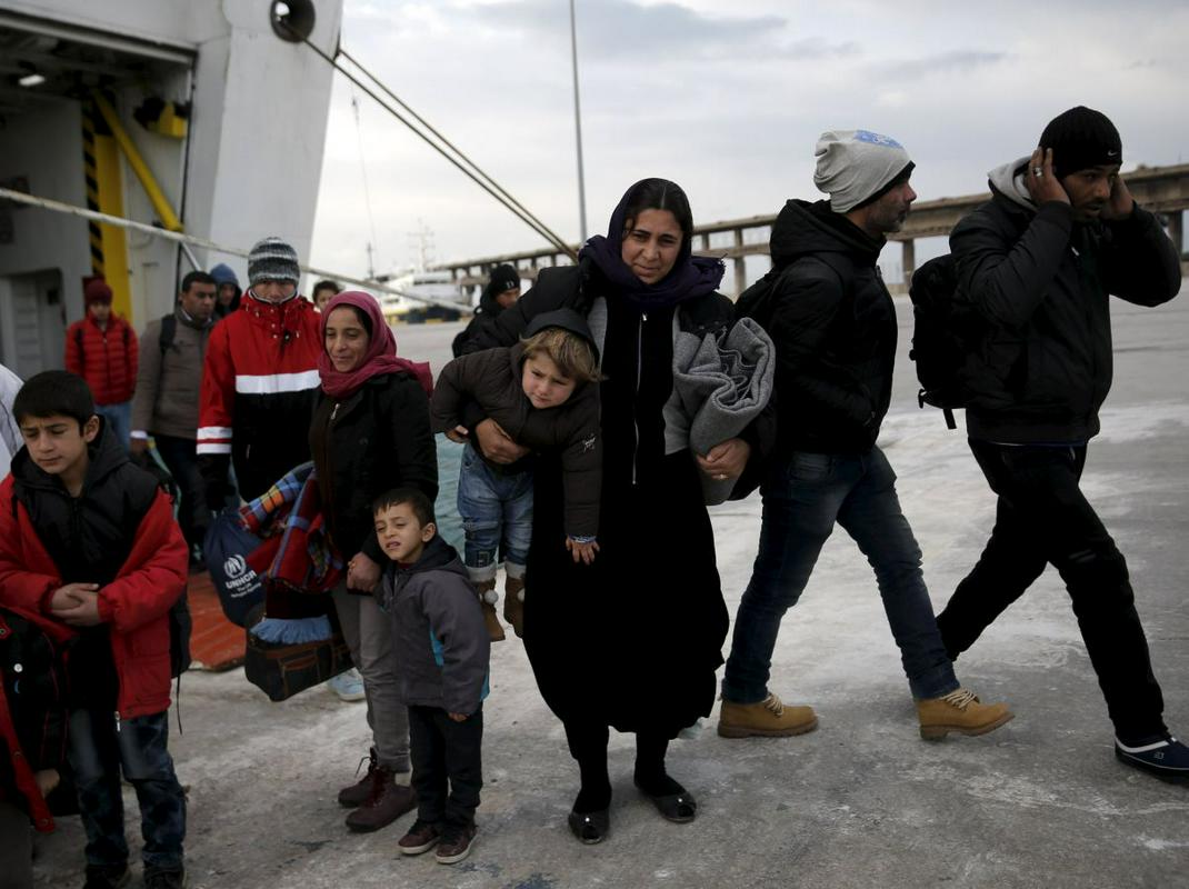 Prebežniki še naprej v velikem številu prihajajo v Evropo. V letu 2015 jih je prišlo več kot milijon. Foto: Reuters