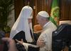 Foto in video: Po 962 letih zgodovinsko srečanje papeža in ruskega patriarha
