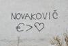 Foto: Po podpisu z Mariborom vandali nad Novakovićev blok