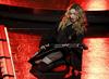 Madonna na robu zloma? Pevka pravi, da so njena dejanja umetnost.