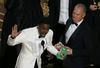 Oskarji 2016: Chris Rock brez okolišenja o vprašanju rase